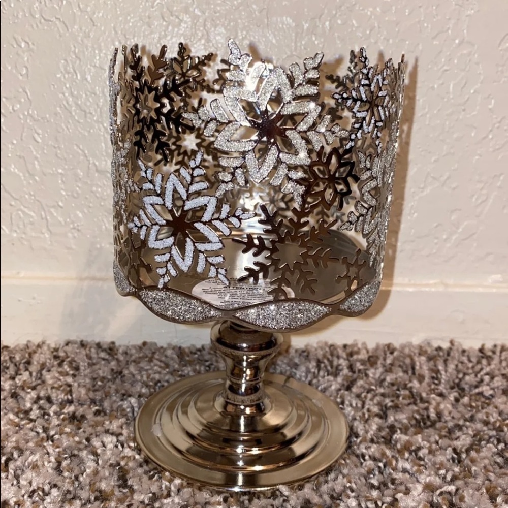 Snowflake candle holder